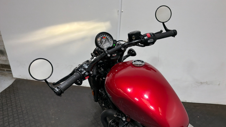 Triumph Bonneville Bobber Black